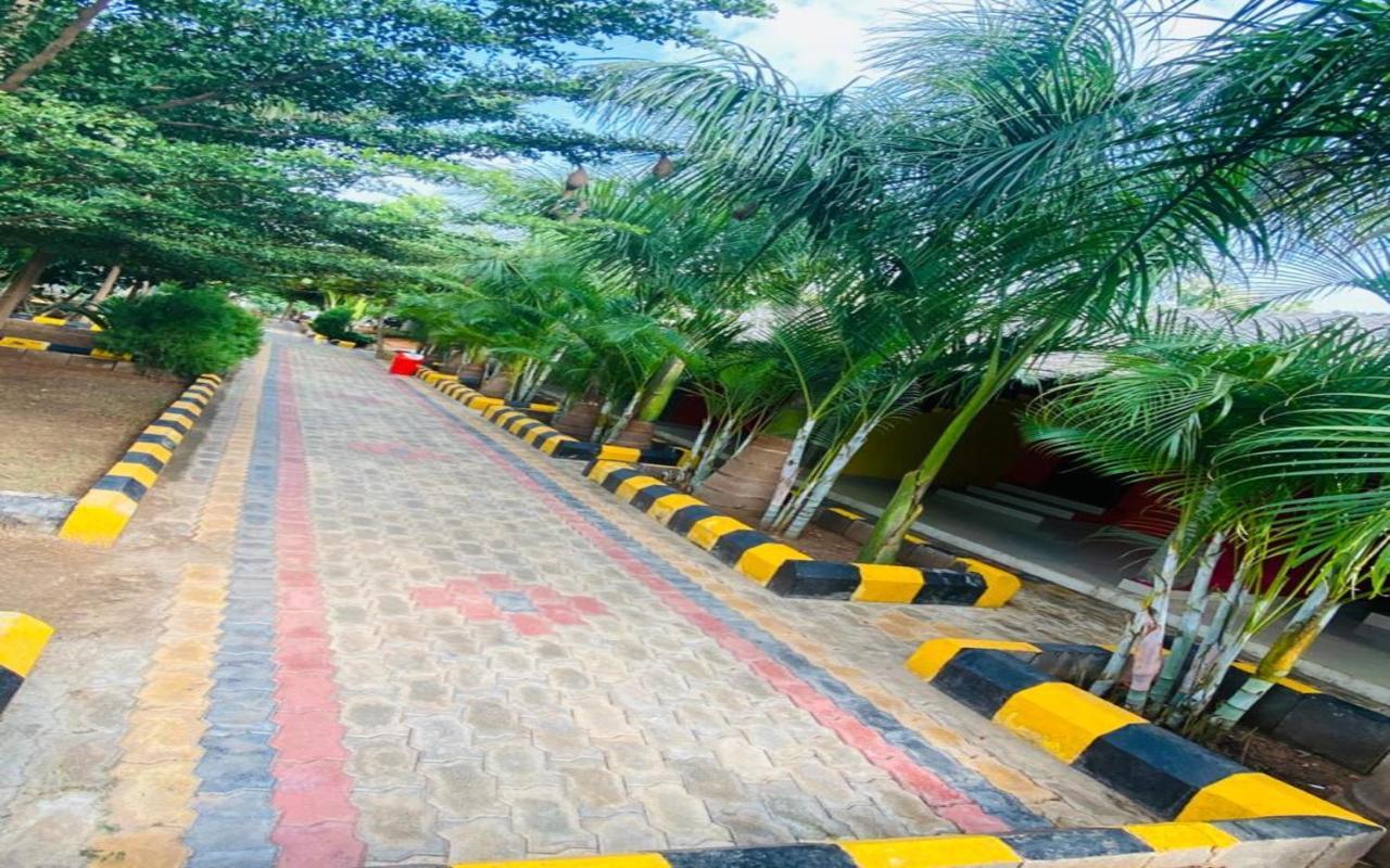 Hotel Megha Resort Hampi Esterno foto